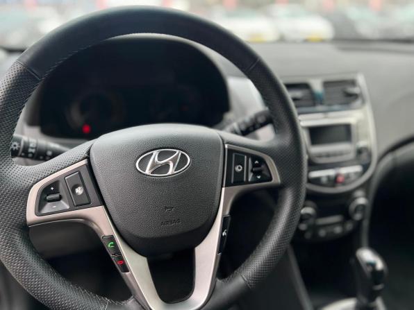 Hyundai Solaris I Рестайлинг с пробегом 2015 года, цена 870 000 рублей, 222697 км, хэтчбек, Автокод Объявления