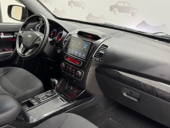 Kia Sorento II Рестайлинг с пробегом 2017 года, цена 1 700 000 рублей, 204657 км, внедорожник, Автокод Объявления