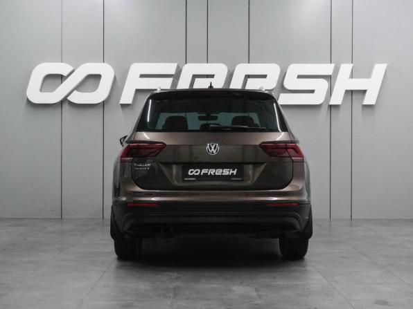 Volkswagen Tiguan II с пробегом 2018 года, цена 2 168 000 рублей, 157739 км, внедорожник, Автокод Объявления