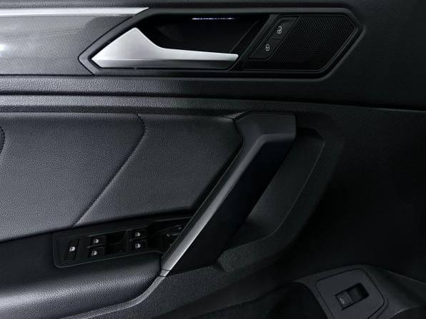 Volkswagen Tiguan II с пробегом 2018 года, цена 3 000 000 рублей, 100480 км, внедорожник, Автокод Объявления