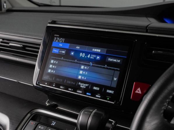 Honda Stepwgn V Рестайлинг с пробегом 2020 года, цена 2 650 000 рублей, 63971 км, минивэн, Автокод Объявления