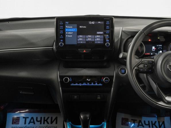 Toyota Yaris Cross I с пробегом 2022 года, цена 2 080 000 рублей, 32198 км, внедорожник, Автокод Объявления