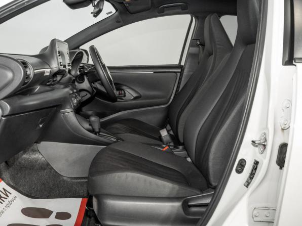 Toyota Yaris IV с пробегом 2020 года, цена 985 000 рублей, 96027 км, хэтчбек, Автокод Объявления