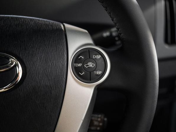 Toyota Prius III Рестайлинг (XW30) с пробегом 2013 года, цена 1 050 500 рублей, 175311 км, лифтбек, Автокод Объявления