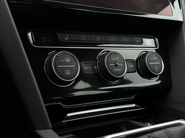 Volkswagen Passat B8 с пробегом 2019 года, цена 2 497 500 рублей, 55982 км, седан, Автокод Объявления