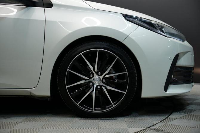 Toyota Corolla XI (E160 E170 E180) Рестайлинг 1 с пробегом 2017 года, цена 1 799 000 рублей, 88669 км, седан, Автокод Объявления