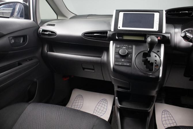 Toyota Wish II Рестайлинг с пробегом 2013 года, цена 1 529 000 рублей, 183042 км, минивэн, Автокод Объявления