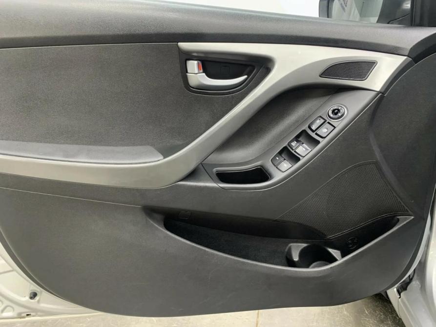 Hyundai Elantra V (MD) Рестайлинг Азнакаево  - изображение 12
