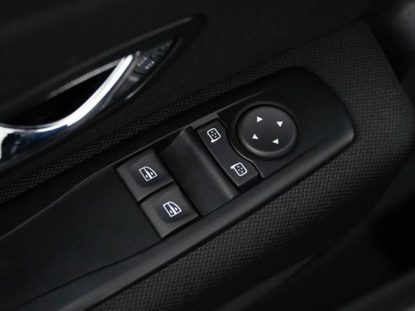 Renault Fluence I Рестайлинг с пробегом 2014 года, цена 1 299 077 рублей, 24115 км, седан, Автокод Объявления