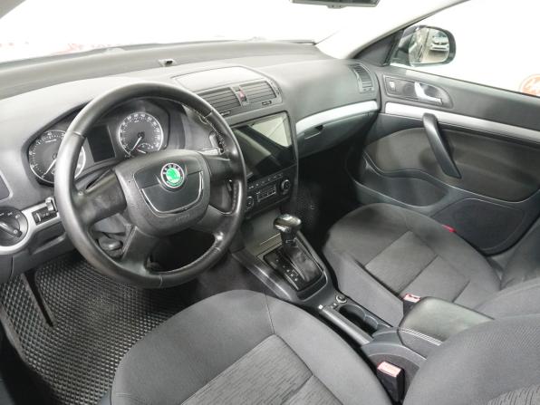 Skoda Octavia II (A5) Рестайлинг с пробегом 2012 года, цена 700 000 рублей, 251237 км, лифтбек, Автокод Объявления