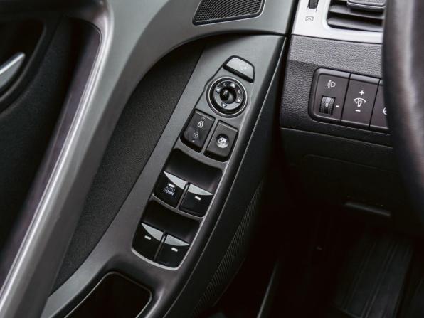 Hyundai Elantra VI (AD) с пробегом 2015 года, цена 1 325 000 рублей, 160129 км, седан, Автокод Объявления