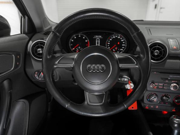 Audi A1 I (8X) с пробегом 2012 года, цена 990 000 рублей, 131268 км, хэтчбек, Автокод Объявления