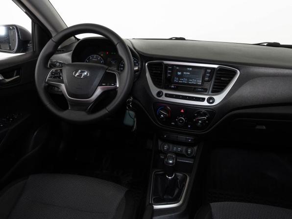 Hyundai Solaris II с пробегом 2018 года, цена 1 055 000 рублей, 213000 км, седан, Автокод Объявления