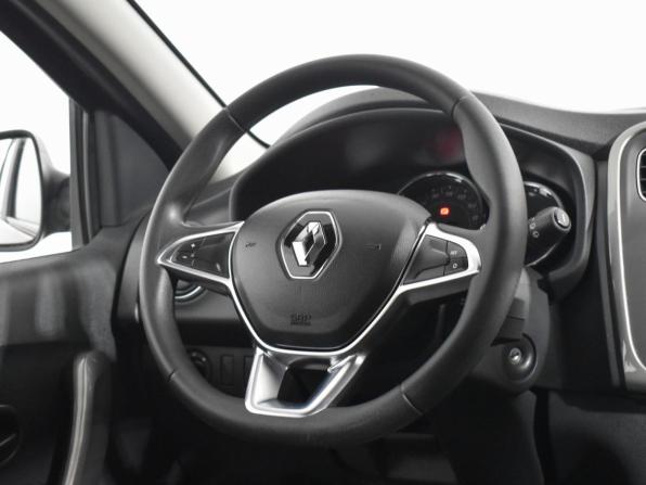 Renault Sandero II Рестайлинг с пробегом 2018 года, цена 1 273 000 рублей, 14962 км, хэтчбек, Автокод Объявления