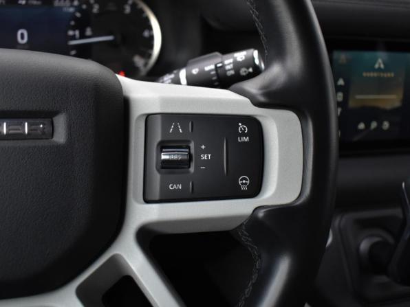 Land Rover Defender II с пробегом 2022 года, цена 5 815 000 рублей, 38943 км, внедорожник, Автокод Объявления