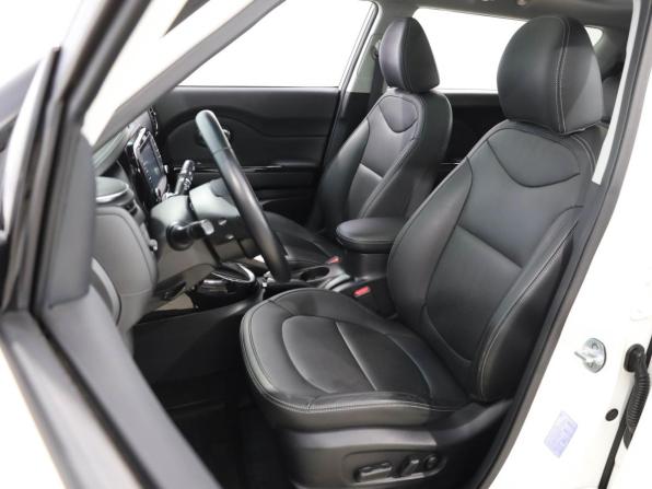 Kia Soul II Рестайлинг с пробегом 2018 года, цена 2 350 000 рублей, 23437 км, хэтчбек, Автокод Объявления