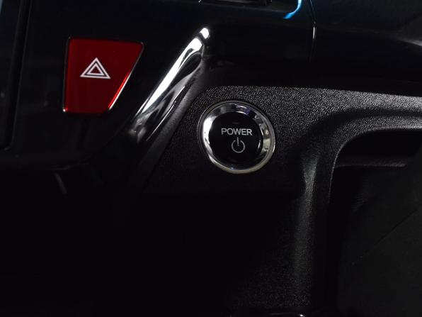 Honda Stepwgn V Рестайлинг с пробегом 2018 года, цена 2 279 995 рублей, 141006 км, минивэн, Автокод Объявления
