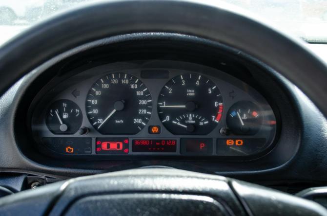 BMW 3 серии IV (E46) с пробегом 2000 года, цена 380 000 рублей, 369000 км, седан, Автокод Объявления