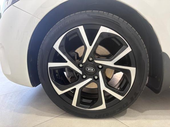 Kia Cerato III Рестайлинг (Classic) с пробегом 2019 года, цена 1 399 000 рублей, 160300 км, седан, Автокод Объявления