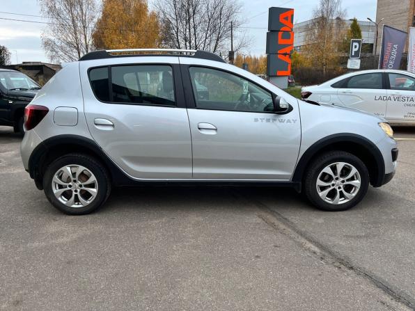 Renault Sandero II с пробегом 2017 года, цена 1 040 000 рублей, 104105 км, хэтчбек, Автокод Объявления