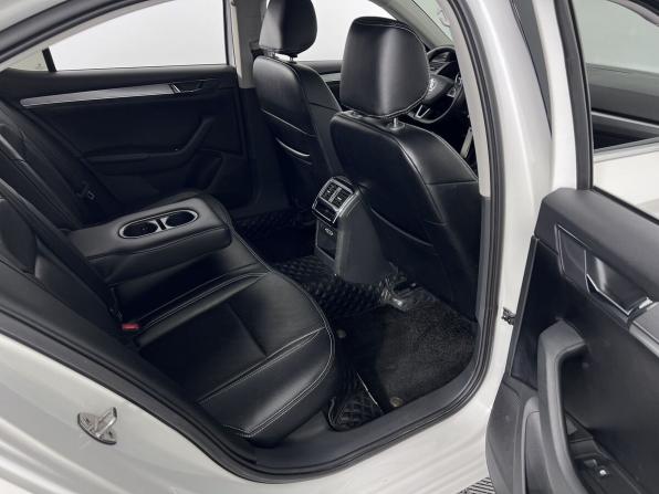 Skoda Superb III Рестайлинг с пробегом 2019 года, цена 2 240 000 рублей, 55567 км, лифтбек, Автокод Объявления