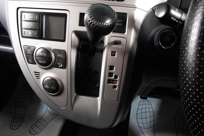 Toyota Ractis I с пробегом 2009 года, цена 764 000 рублей, 176800 км, хэтчбек, Автокод Объявления