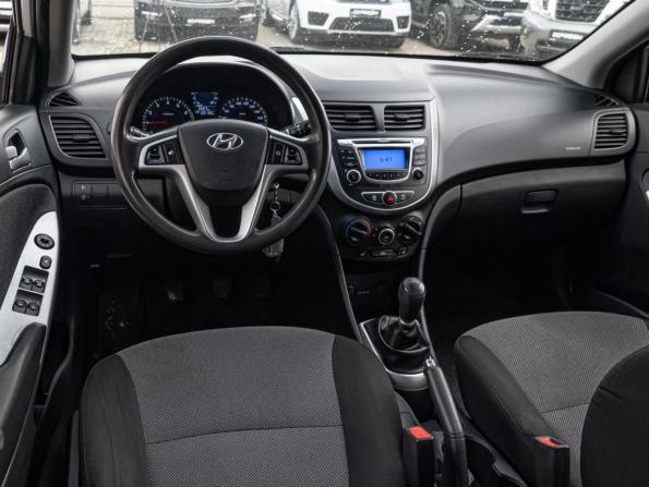 Hyundai Solaris I с пробегом 2014 года, цена 920 000 рублей, 122133 км, хэтчбек, Автокод Объявления