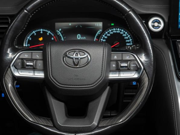 Toyota Land Cruiser 300 Series с пробегом 2022 года, цена 8 890 000 рублей, 122786 км, внедорожник, Автокод Объявления