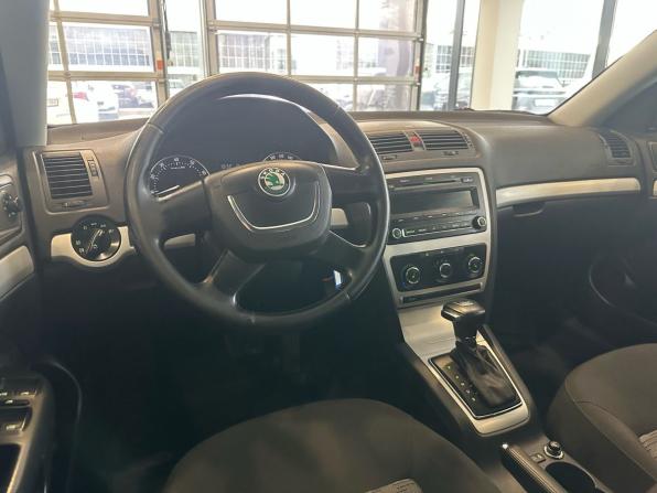 Skoda Octavia II (A5) Рестайлинг с пробегом 2011 года, цена 735 000 рублей, 183490 км, лифтбек, Автокод Объявления
