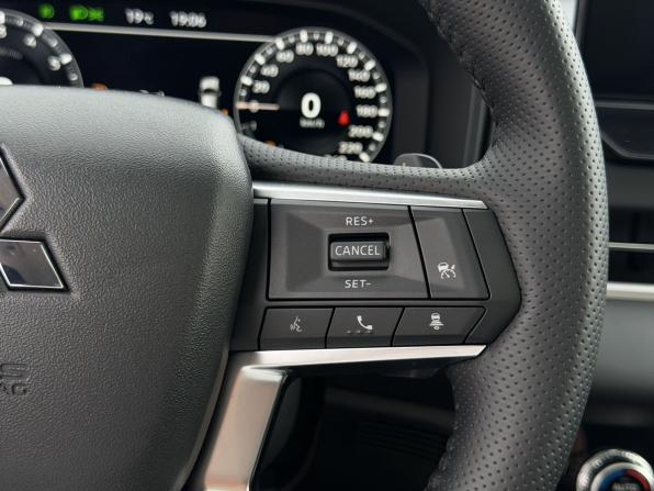 Mitsubishi Outlander IV с пробегом 2023 года, цена 3 850 000 рублей, 30 км, внедорожник, Автокод Объявления