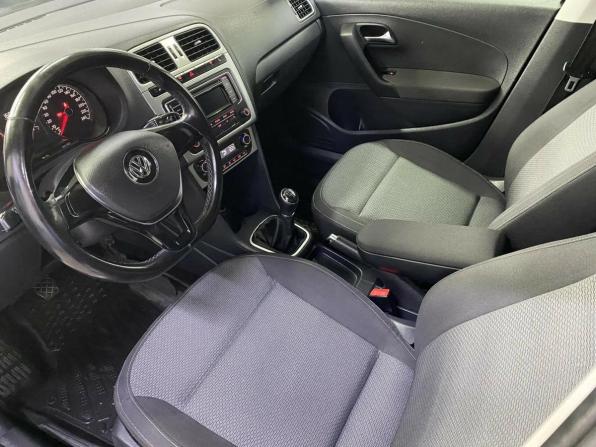 Volkswagen Polo V Рестайлинг с пробегом 2015 года, цена 1 046 587 рублей, 74000 км, седан, Автокод Объявления