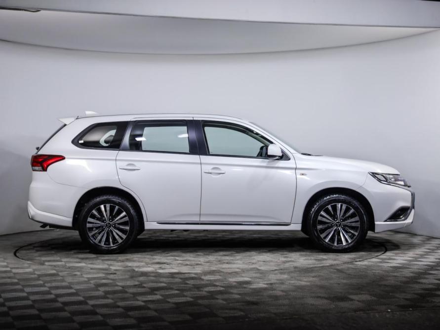 Mitsubishi Outlander III Рестайлинг 3 Санкт-Петербург  - изображение 4