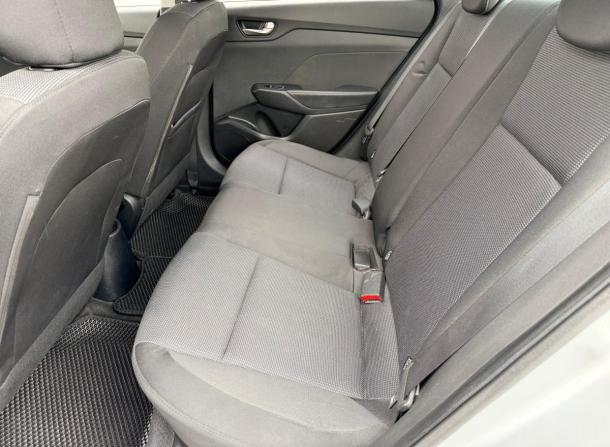 Hyundai Solaris II с пробегом 2017 года, цена 1 346 000 рублей, 120120 км, седан, Автокод Объявления