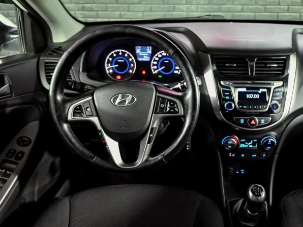 Hyundai Solaris I с пробегом 2014 года, цена 1 040 000 рублей, 196772 км, седан, Автокод Объявления