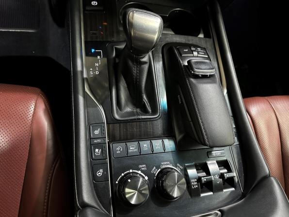 Lexus LX III Рестайлинг 2 с пробегом 2016 года, цена 6 700 000 рублей, 171491 км, внедорожник, Автокод Объявления