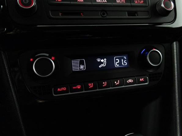 Volkswagen Polo V Рестайлинг с пробегом 2017 года, цена 1 199 700 рублей, 113095 км, седан, Автокод Объявления