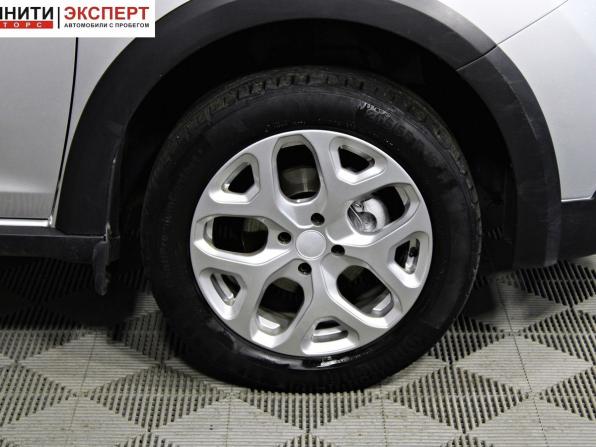 Renault Sandero II Рестайлинг с пробегом 2019 года, цена 1 567 000 рублей, 76112 км, хэтчбек, Автокод Объявления