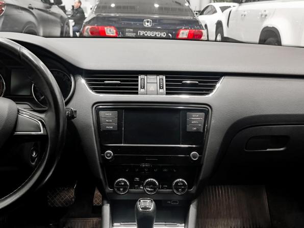 Skoda Octavia III (A7) Рестайлинг с пробегом 2019 года, цена 1 330 000 рублей, 221783 км, лифтбек, Автокод Объявления