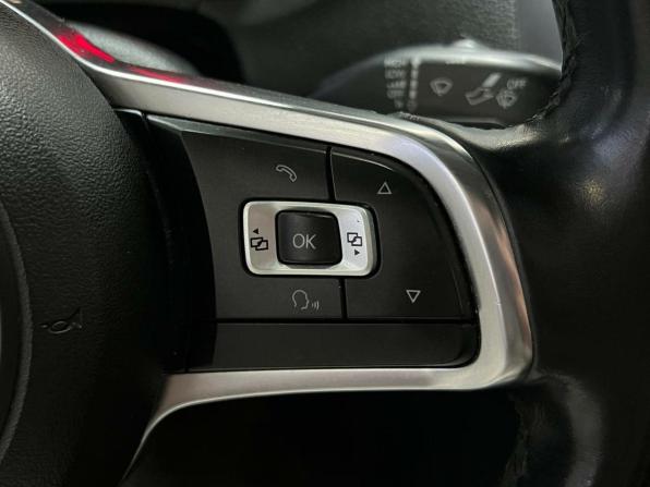 Volkswagen Polo V Рестайлинг с пробегом 2018 года, цена 1 090 000 рублей, 156136 км, седан, Автокод Объявления