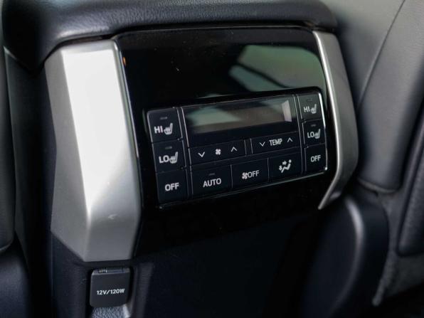 Toyota Land Cruiser Prado 150 Series Рестайлинг 2 с пробегом 2019 года, цена 6 405 000 рублей, 123224 км, внедорожник, Автокод Объявления