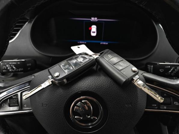Skoda Octavia III (A7) Рестайлинг с пробегом 2018 года, цена 1 330 000 рублей, 271704 км, лифтбек, Автокод Объявления