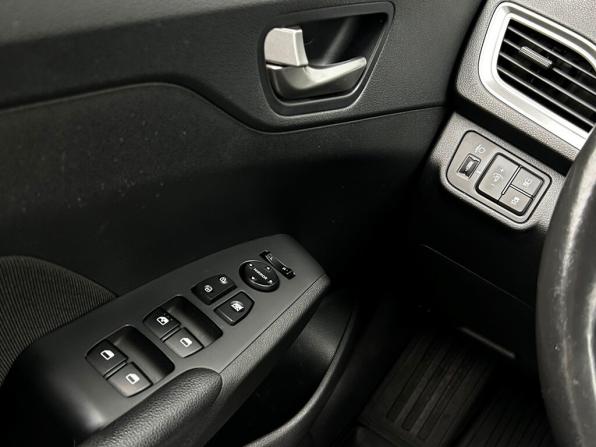 Hyundai Solaris II с пробегом 2019 года, цена 1 372 700 рублей, 128326 км, седан, Автокод Объявления