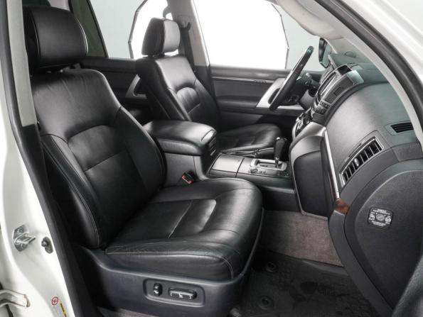 Toyota Land Cruiser 200 Series Рестайлинг 1 с пробегом 2015 года, цена 4 289 000 рублей, 247591 км, внедорожник, Автокод Объявления