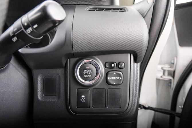 Toyota Wish II Рестайлинг с пробегом 2016 года, цена 1 849 000 рублей, 85650 км, минивэн, Автокод Объявления