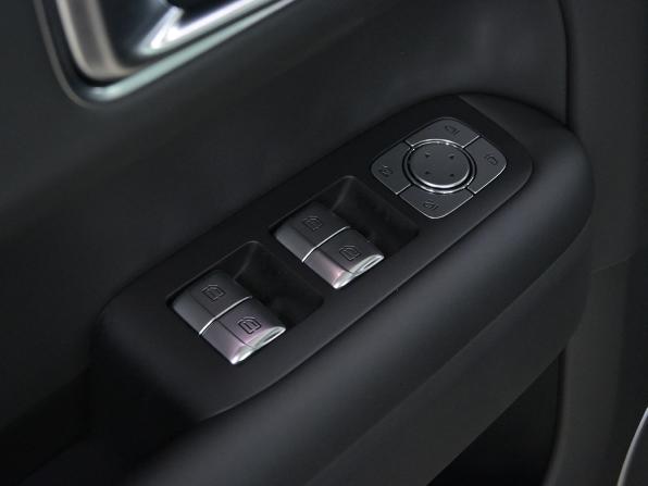Li Auto (Lixiang) L6 I с пробегом 2024 года, цена 5 750 000 рублей, 26517 км, внедорожник, Автокод Объявления