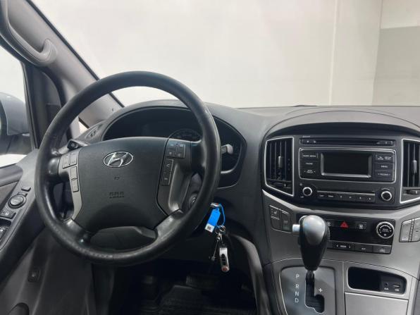 Hyundai H-1 II Рестайлинг 2 с пробегом 2018 года, цена 2 549 000 рублей, 231000 км, минивэн, Автокод Объявления