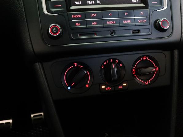Volkswagen Polo V Рестайлинг с пробегом 2016 года, цена 1 349 000 рублей, 88000 км, седан, Автокод Объявления