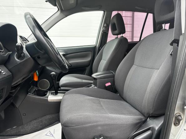 Toyota RAV4 II (XA20) Рестайлинг с пробегом 2004 года, цена 795 000 рублей, 272731 км, внедорожник, Автокод Объявления