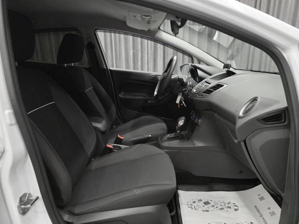 Ford Fiesta Mk6 Рестайлинг с пробегом 2018 года, цена 855 000 рублей, 73274 км, хэтчбек, Автокод Объявления