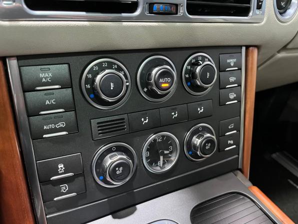 Land Rover Range Rover III Рестайлинг 2 с пробегом 2011 года, цена 1 859 000 рублей, 227763 км, внедорожник, Автокод Объявления